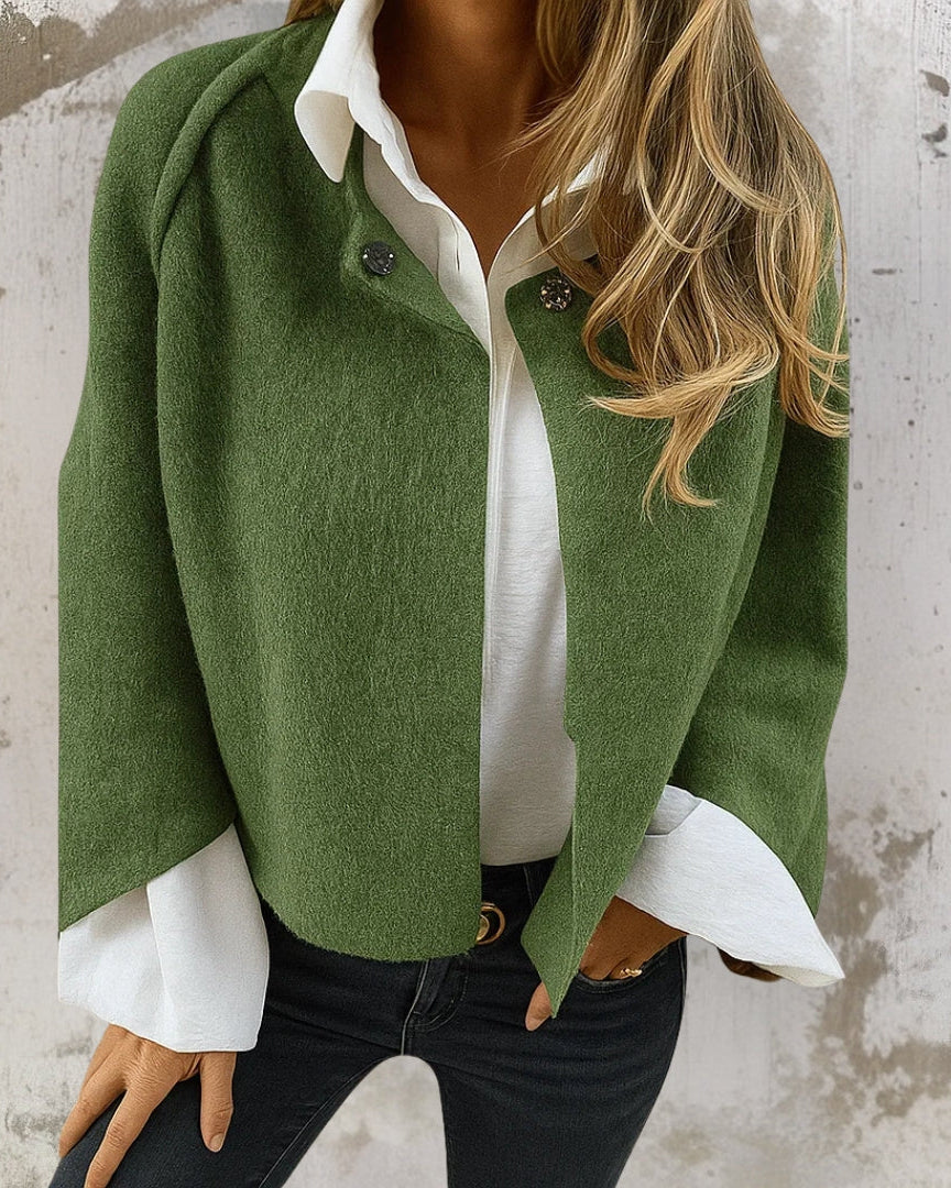 Chaqueta corta de temporada Veyro Madrid, estilo moderno, en colores neutros, con cierre y detalles elegantes.