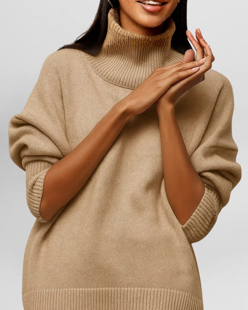 Suéter minimalista de cuello alto Andrea de Veyro Madrid, en color neutro, con diseño simple y elegante para mujer.