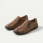Zapatillas elegantes Veyro Madrid Nila con cierre práctico y diseño moderno, ideales para comodidad y estilo en calzado casual.