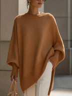 Suéter poncho oversize de punto Elena de Veyro Madrid, en color neutro, mostrando su diseño amplio y cómodo.
