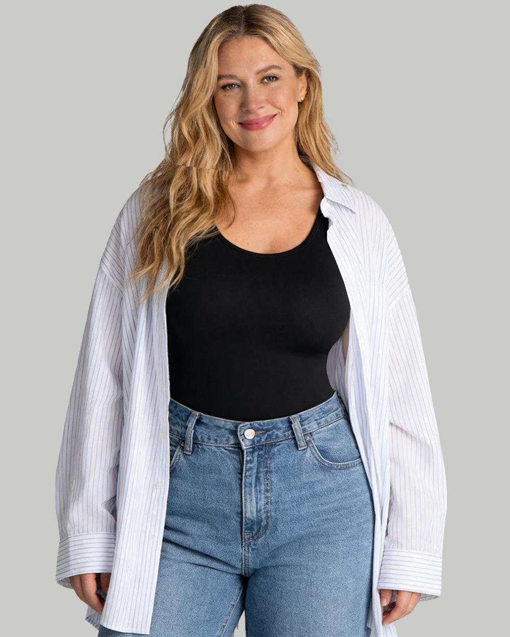 Camiseta moldeadora negra – Estilo camiseta con escote redondo y control de abdomen