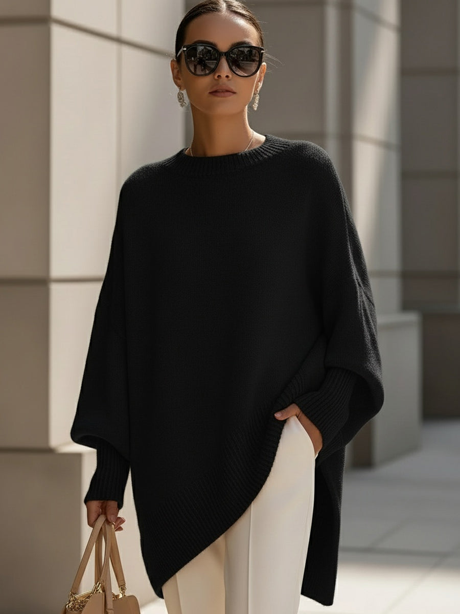 Suéter poncho oversize de punto ELENA de Veyro Madrid, en color neutro, con textura de tejido grueso y estilo cómodo y moderno.