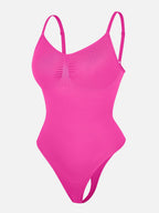 Traje moldeador de cuerpo con espalda baja de Veyro Madrid, ajustado y cómodo, en color rosa claro, visible en la imagen.