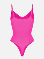 Body suit moldeador con espalda baja de Veyro Madrid, ajustado y cómodo, en color rosa, diseñado para realzar la figura.
