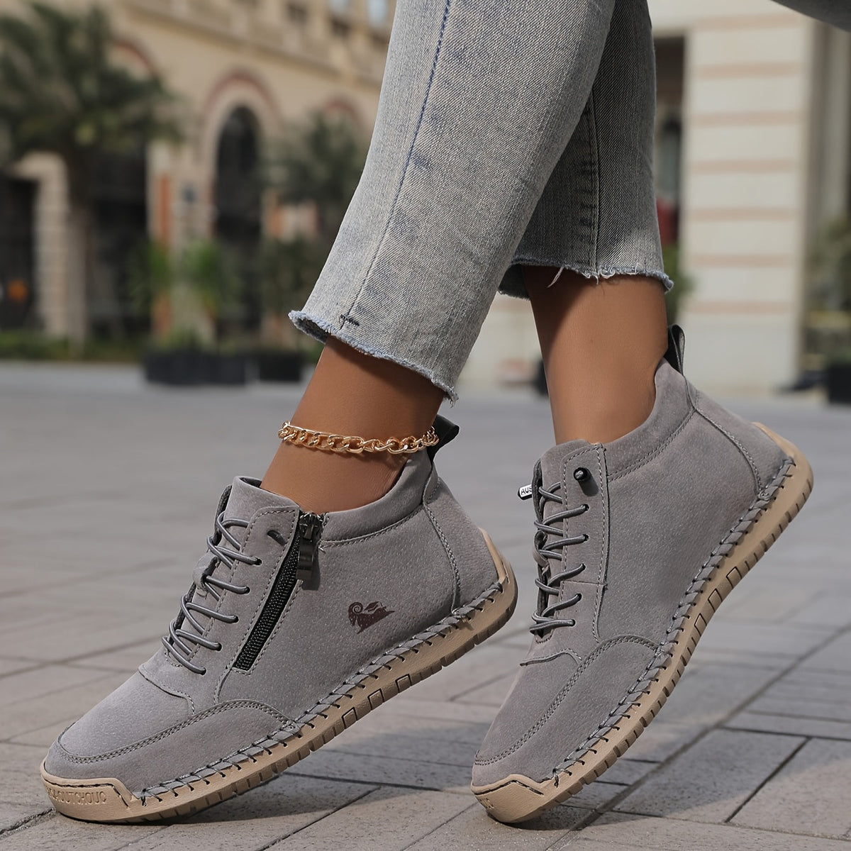 Zapatillas ortopédicas Veyro Madrid Mila con cremalleras, con suela acolchada y diseño cómodo para soporte del pie.