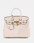 Bolso de cuero MILA de Veyro Madrid con diseño elegante y asa larga, en color marrón oscuro sobre fondo neutro.