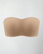 Sujetador invisible sin tirantes de pielmolde de Veyro Moda, muestra la forma sin costuras y diseño sin tirantes en color piel.