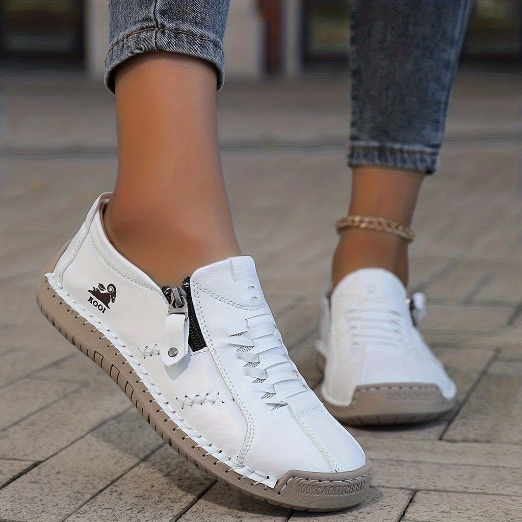Zapatillas elegantes Veyro Madrid Nila con cierre práctico, diseño moderno y cómodo para uso diario en color neutro.