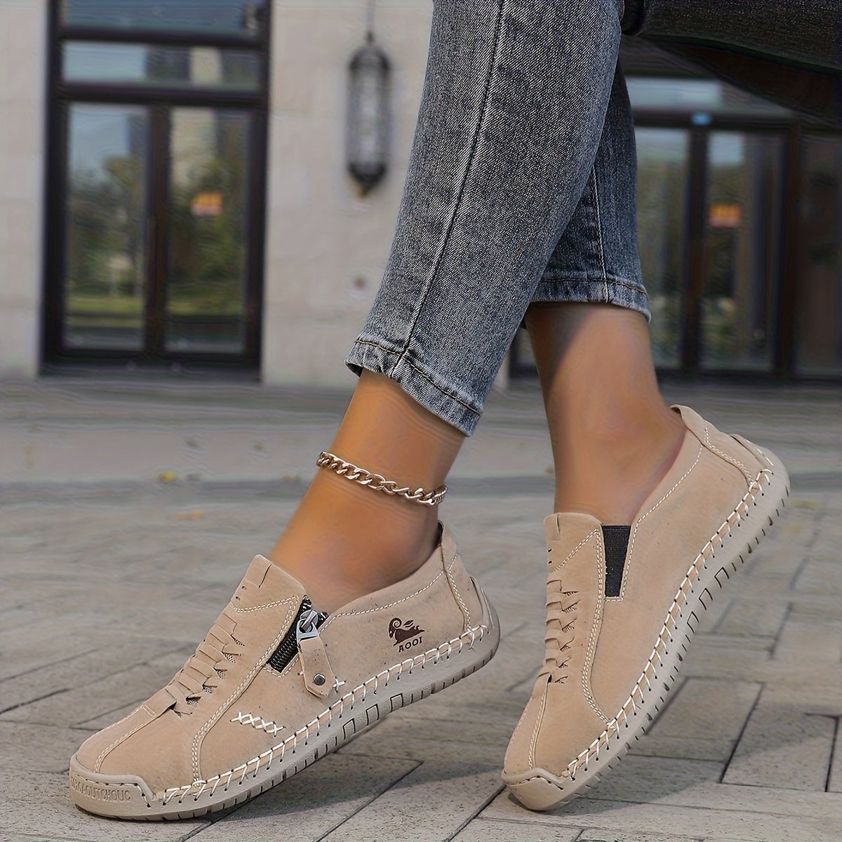 Zapatillas elegantes Veyro Madrid Nila con cierre práctico y diseño moderno para comodidad y estilo.