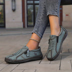 Zapatillas elegantes Veyro Madrid Nila con cierre práctico y diseño moderno, visibles en la imagen.