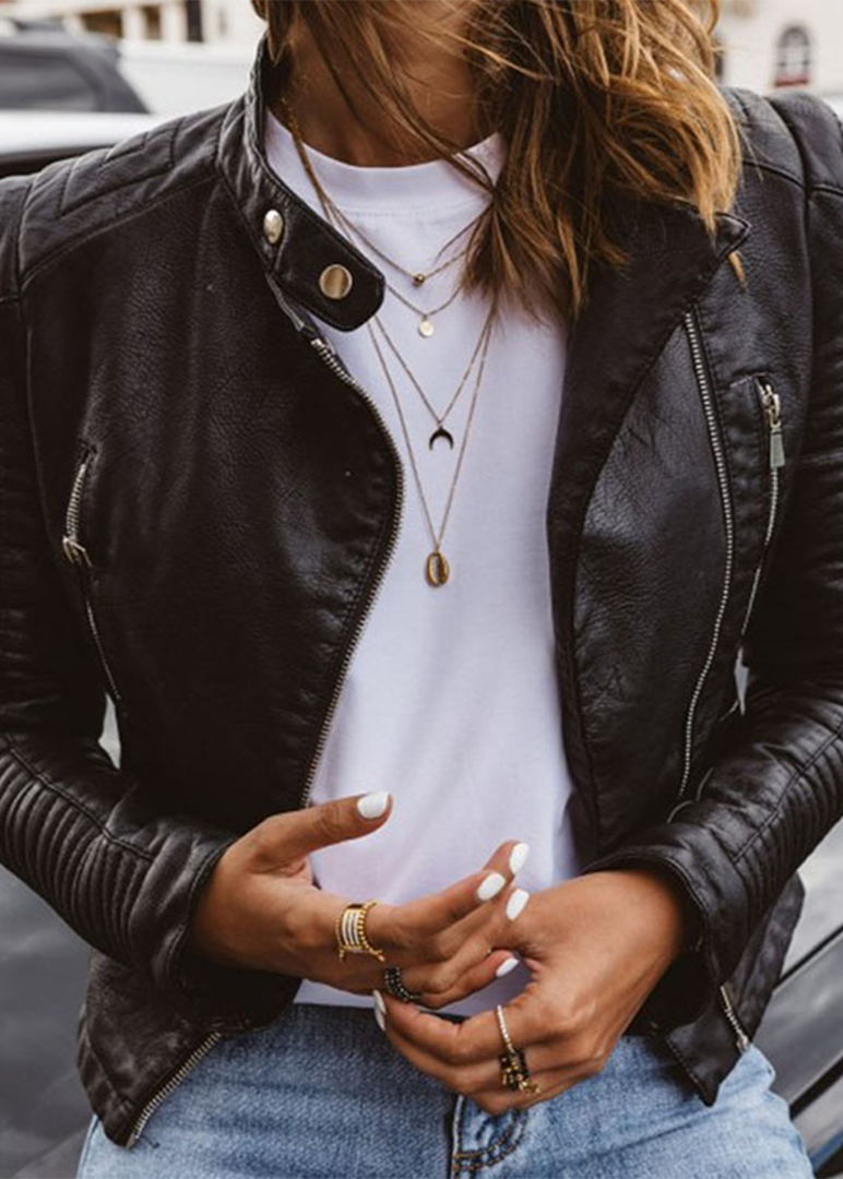 Chaqueta de cuero rosa de temporada de Veyro Madrid, con diseño elegante y detalles en la imagen.