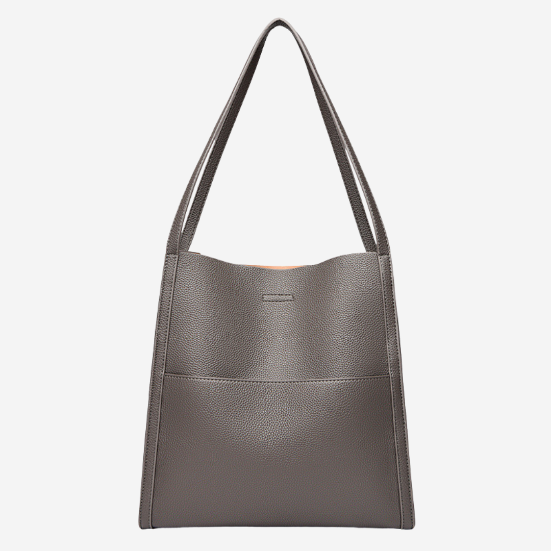 Bolso de piel Avalyn de Veyro Madrid, bolso estructurado con asa larga para uso diario, en color marrón.