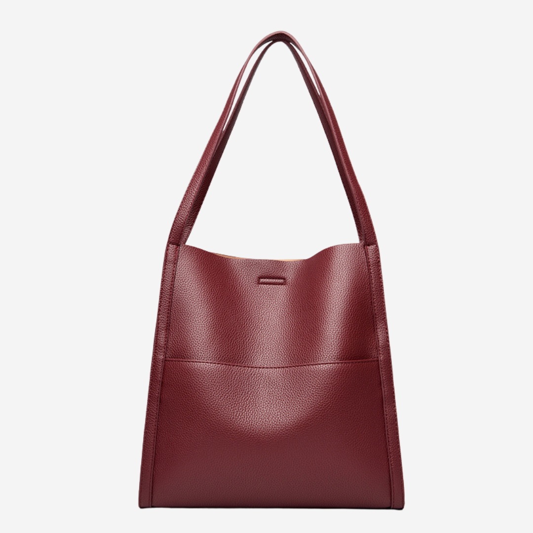 Bolso de piel Avalyn de Veyro Madrid con estructura, diseñado para llevar en el hombro, en color neutro y elegante.