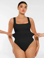 Body de canalé con escote cuadrado de Veyro Madrid, prenda ajustada y sin costuras en color negro.