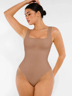 Body de canalé con escote cuadrado de Veyro Madrid, ropa interior moldeadora sin costuras en color nude.