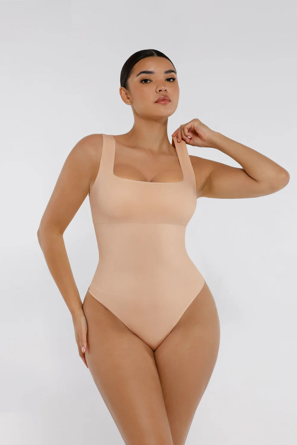 Body de canalé con escote cuadrado de Veyro Madrid, prenda ajustada y sin costuras en color negro, estilo moldeador y cómodo.