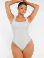 Body de canalé con escote cuadrado de Veyro Madrid, prenda ajustada y sin costuras en color blanco.