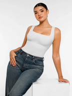 Body de canalé con escote cuadrado de Veyro Madrid, prendas moldeadoras sin costuras en color blanco.