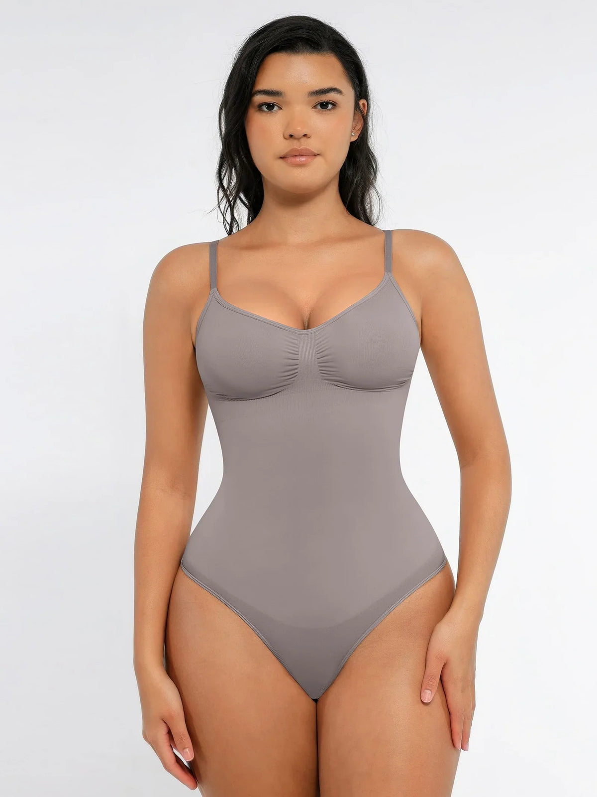 Body suit moldeador con espalda baja de Veyro Madrid, ajustado y sin costuras, en color gris claro, mostrando el diseño y la textura.