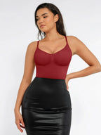 Body suit moldeador con espalda baja de Veyro Madrid, ajuste sin costuras y control de abdomen en color rojo.