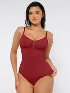 Body suit moldeador con espalda baja de Veyro Madrid, diseño sin costuras y control de abdomen, en color rojo.