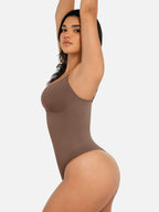 Body suit moldeador con espalda baja de Veyro Madrid, diseño sin costuras y control de abdomen para una figura esbelta.