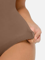 Body suit moldeador con espalda baja de Veyro Madrid, diseño sin costuras y control de abdomen, en color negro.