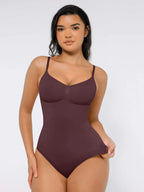 Body suit moldeador con espalda baja de Veyro Madrid, diseño sin costuras y control abdominal visible en la imagen.