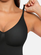 Body suit moldeador con espalda baja de Veyro Madrid, ajuste sin costuras y control de abdomen, en color negro.