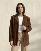 Chaqueta de ante Veyro Madrid Mira en color marrón con diseño clásico y detalles elegantes para mujer.