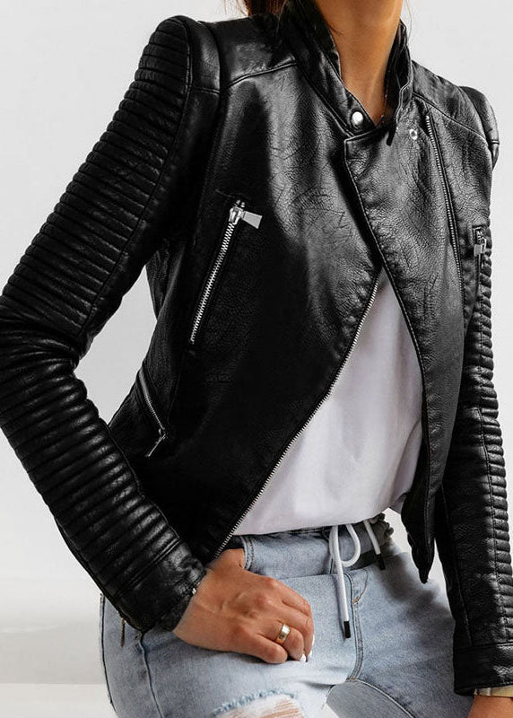 Chaqueta de cuero rosa de temporada de Veyro Madrid, con diseño elegante y detalles modernos, en un fondo neutro.