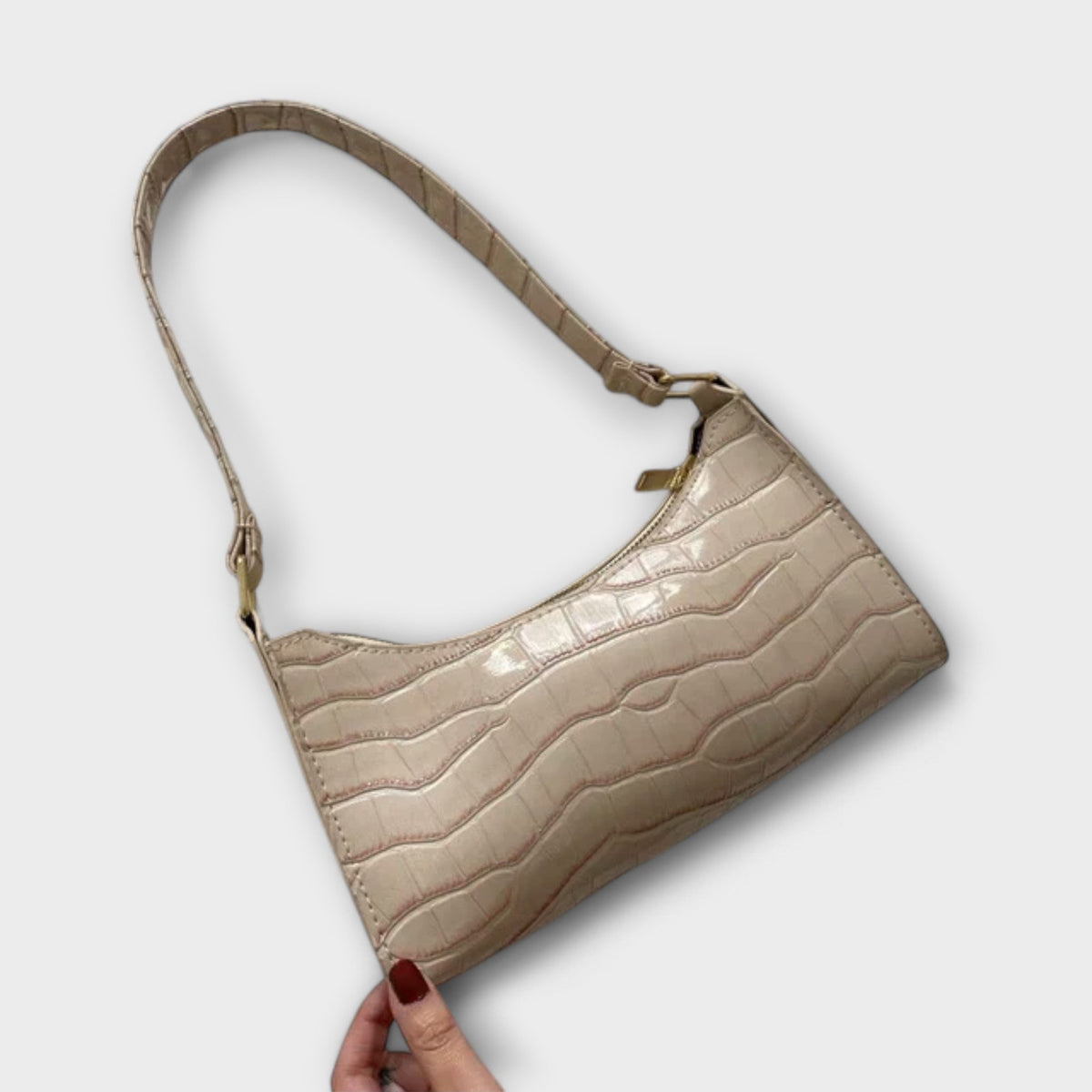 Bolso de cuero Silvina de Veyro Madrid, bolso de mano en color marrón con detalles en cuero y asa ajustable.