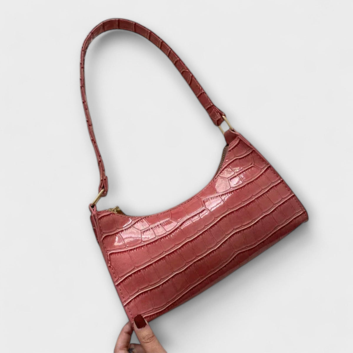 Bolso de cuero Silvina de Veyro Madrid, bolso elegante para mujer, con asa y cierre, en color marrón.