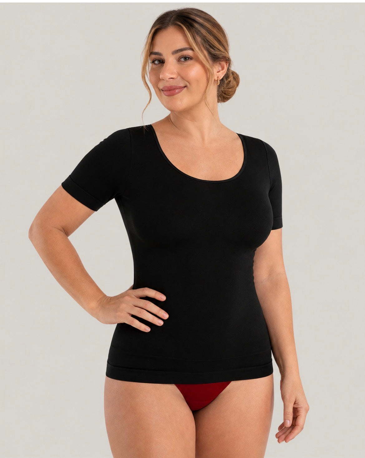 Camiseta moldeadora negra – Estilo camiseta con escote redondo y control de abdomen