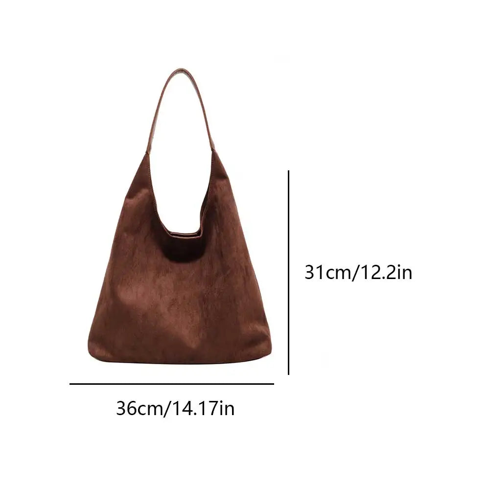 Bolso de ante con asa de la marca Veyro Madrid, en color neutro, con diseño elegante y detalles de calidad.