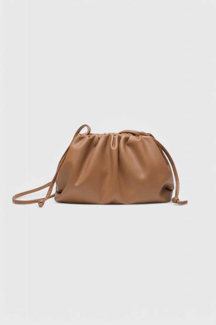 Bolso cruzado Dalila de Veyro Madrid, bolso en color neutro con detalles elegantes y correa ajustable.