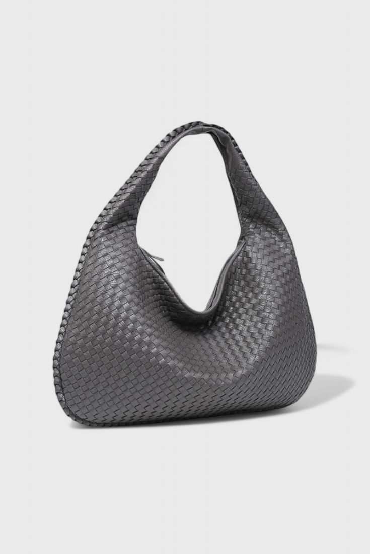 Bolso de hombro tejido Tilly de Veyro Madrid, estilo amplio y trenzado, con asas resistentes y diseño moderno en color neutro.