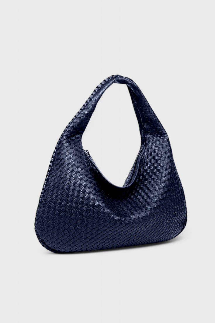 Bolso de hombro tejido Tilly de Veyro Madrid, diseño amplio y elegante en tonos neutros, con asa de hombro ajustable.