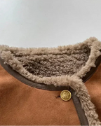 Chaqueta de piel de oveja Veyro Madrid para mujer, con diseño de invierno, cuello redondo y estilo recto en color sólido.