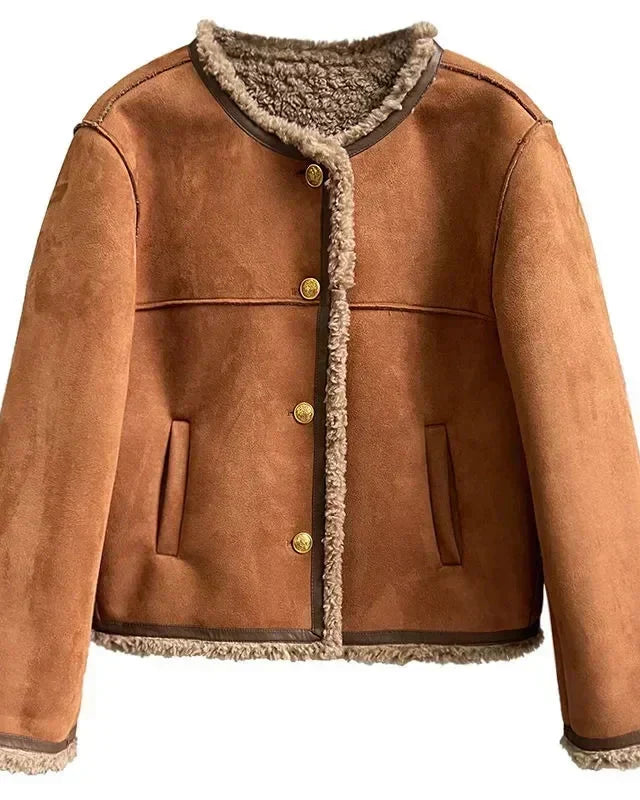 Chaqueta de piel de oveja CORA de Veyro Madrid con cuello redondo y diseño sólido para mujer, ideal para invierno y estilo elegante.