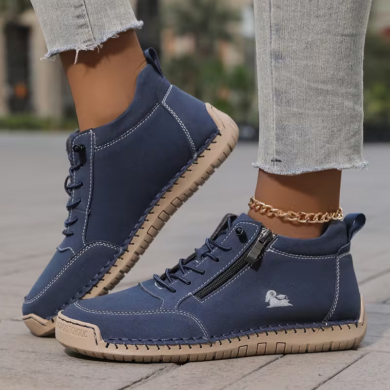 Zapatillas ortopédicas Mila de Veyro Madrid con cremallera, diseño cómodo y soporte para pies, color negro.