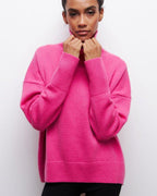 Suéter minimalista de cuello alto Andrea de Veyro Madrid, en color neutro, con diseño sencillo y elegante para mujer.