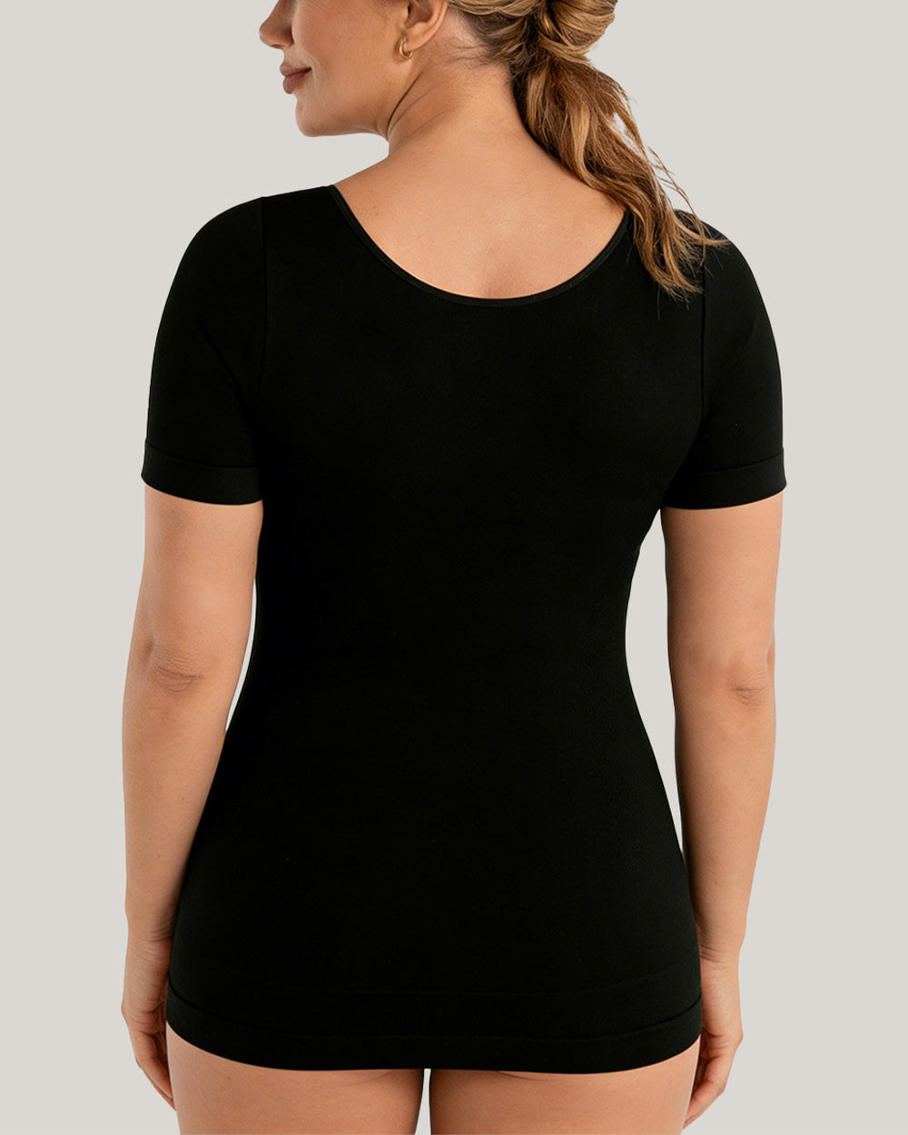 Camiseta moldeadora negra – Estilo camiseta con escote redondo y control de abdomen