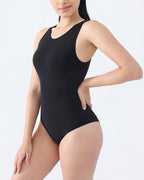 Cuerpo moldeador de cuello alto Veyro Madrid con control firme para mejorar la confianza diaria, en color negro y ajustado al cuerpo.