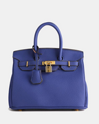 Bolso de cuero MILA de Veyro Madrid, con diseño elegante y detalles en cuero, en color marrón.