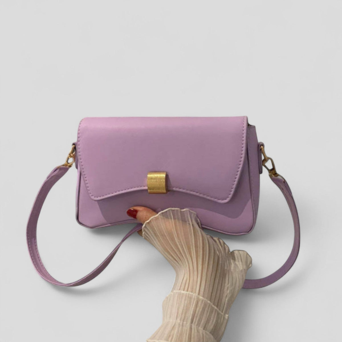 Bolso de mano de piel Etelvina de Veyro Madrid, con diseño elegante y detalles en la imagen.